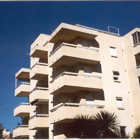 Apartment 2 Pieces Climatise Avec Parking En Centre-ville, Proche Plages - - Fr-1-780-54