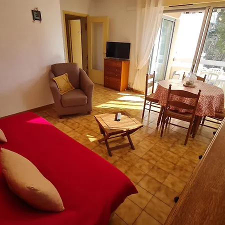 Apartment 2 Pieces Climatise Avec Parking En Centre-ville, Proche Plages - - Fr-1-780-54 *