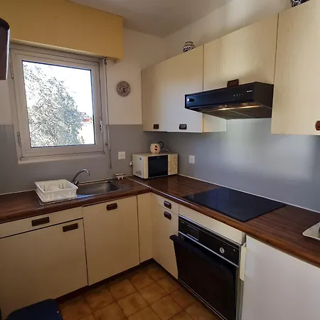 2 Pieces Climatise Avec Parking En Centre-ville, Proche Plages - - Fr-1-780-54 Apartment Sainte-Maxime