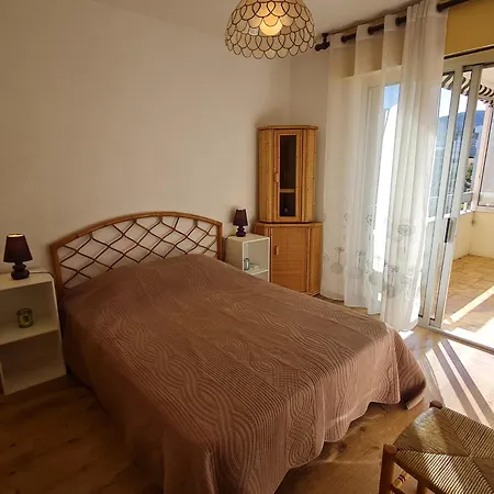 Apartment 2 Pieces Climatise Avec Parking En Centre-ville, Proche Plages - - Fr-1-780-54 *